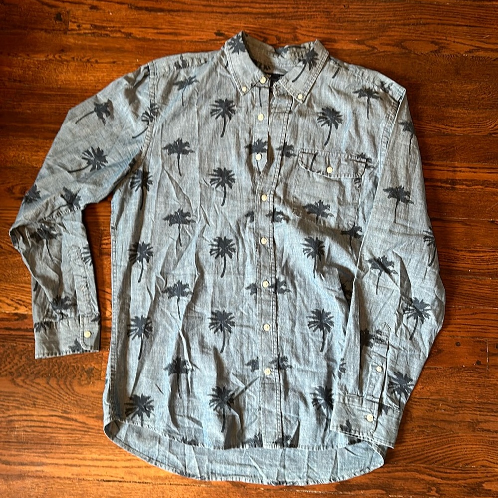 Men’s Gap Shirt
